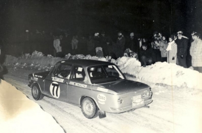 Raymond Rué - Boris Brico
39º Rallye Automobile de Monte-Carlo 1970. BMW 2002 Ti. Clasificado 47º.

Del 16 al 24 de Enero, Monte Carlo.
Superficie: asfalto - nieve

El Rally constaba de un total de 405.50 km cronometrados.

Se inscribieron 232 equipos, tomaron la salida 184, finalizaron 77.@
Palabras clave: BMW;Montecarlo;1970;Nieve