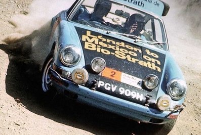 Terry Hunter - Geoff Mabbs
Daily Mirror London-Mexico World Cup Rally 1970. Porsche 911. Abandonó antes de llegar a Potosi.

Del 19 de Abril al 27 de Mayo, Londres - Mexico.
Superficie: tierra - asfalto.

ITINERARIO:
Reino Unido, Francia, Alemania Occidental, Austria, Hungría, Yugoslavia, Bulgaria, regreso a Yugoslavia, Italia, Sur de Francia, España, Portugal.
REINICIO:
Brasil, Uruguay, Argentina, Chile, regreso a Argentina, Bolivia, Perú, Ecuador, Colombia, Panamá, Costa Rica, Nicaragua, Honduras, El Salvador, Guatemala y México.

La prueba constaba de 29 tramos especiales con un total de 25.750.00 km incluyendo los tramos de enlace.

Tomaron la salida 96 equipos, finalizaron 26.
@
Palabras clave: ;Geoff_Mabbs;Londres-Mexico;Porsche;1970