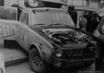 Peter Brown - John Bloxham - Robert McBurney
Daily Mirror London-Mexico World Cup Rally 1970. Hillman Minx GT. Abandonó, desconocemos el motivo.

Del 19 de Abril al 27 de Mayo, Londres - Mexico.
Superficie: tierra - asfalto.

ITINERARIO:
Reino Unido, Francia, Alemania Occidental, Austria, Hungría, Yugoslavia, Bulgaria, regreso a Yugoslavia, Italia, Sur de Francia, España, Portugal.
REINICIO:
Brasil, Uruguay, Argentina, Chile, regreso a Argentina, Bolivia, Perú, Ecuador, Colombia, Panamá, Costa Rica, Nicaragua, Honduras, El Salvador, Guatemala y México.

La prueba constaba de 29 tramos especiales con un total de 25.750.00 km incluyendo los tramos de enlace.

Tomaron la salida 96 equipos, finalizaron 26.
@
Palabras clave: Peter_Brown;John_Bloxham;Londres-Mexico;Hillman;1970