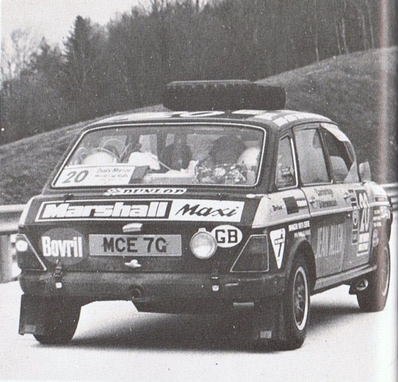 Patricia Ozanne - Bronwyn Burrell - Katrina Kerridge
Daily Mirror London-Mexico World Cup Rally 1970. Austin Maxi.
Se salio de la pista por culpa del barro, quedando atrapada y tardando mucho tiempo en sacar el coche, con lo que llegó al control horario de Espartillar ya cerrado.
Se re-engancho para ayudar a quien lo necesitara.

Del 19 de Abril al 27 de Mayo, Londres - Mexico.
Superficie: tierra - asfalto.

ITINERARIO:
Reino Unido, Francia, Alemania Occidental, Austria, Hungría, Yugoslavia, Bulgaria, regreso a Yugoslavia, Italia, Sur de Francia, España, Portugal.
REINICIO:
Brasil, Uruguay, Argentina, Chile, regreso a Argentina, Bolivia, Perú, Ecuador, Colombia, Panamá, Costa Rica, Nicaragua, Honduras, El Salvador, Guatemala y México.

La prueba constaba de 29 tramos especiales con un total de 25.750.00 km incluyendo los tramos de enlace.

Tomaron la salida 96 equipos, finalizaron 26.
@
Palabras clave: Patricia_Ozanne;Katrina Kerridge;Londres-Mexico;Austin;1970