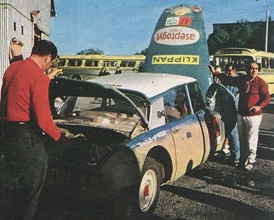 Paul Coltelloni - Henri Marang 'Ido'
Daily Mirror London-Mexico World Cup Rally 1970. Citröen DS 21. Abandonó por fatal accidente.

Al entrar en una gasolinera otro coche hizo un cambio de sentido, chocando ambos de frente.
Henri Marang 'Ido' que en el momento del accidente iba durmiendo en el asiento delantero, falleció en el hospital debido a las lesiones internas del choque.

Del 19 de Abril al 27 de Mayo, Londres - Mexico.
Superficie: tierra - asfalto.

ITINERARIO:
Reino Unido, Francia, Alemania Occidental, Austria, Hungría, Yugoslavia, Bulgaria, regreso a Yugoslavia, Italia, Sur de Francia, España, Portugal.
REINICIO:
Brasil, Uruguay, Argentina, Chile, regreso a Argentina, Bolivia, Perú, Ecuador, Colombia, Panamá, Costa Rica, Nicaragua, Honduras, El Salvador, Guatemala y México.

La prueba constaba de 29 tramos especiales con un total de 25.750.00 km incluyendo los tramos de enlace.

Tomaron la salida 96 equipos, finalizaron 26.
@
Palabras clave: Paul_Coltelloni;Ido_Marang;Londres-Mexico;Citroen;DS21;1970