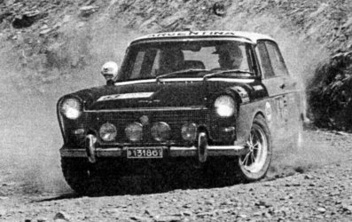 E.R. Lareta - J.Migliore
Daily Mirror London-Mexico World Cup Rally 1970. Peugeot 404. Abandonó por el embrague en la primera etapa americana.

Del 19 de Abril al 27 de Mayo, Londres - Mexico.
Superficie: tierra - asfalto.

ITINERARIO:
Reino Unido, Francia, Alemania Occidental, Austria, Hungría, Yugoslavia, Bulgaria, regreso a Yugoslavia, Italia, Sur de Francia, España, Portugal.
REINICIO:
Brasil, Uruguay, Argentina, Chile, regreso a Argentina, Bolivia, Perú, Ecuador, Colombia, Panamá, Costa Rica, Nicaragua, Honduras, El Salvador, Guatemala y México.

La prueba constaba de 29 tramos especiales con un total de 25.750.00 km incluyendo los tramos de enlace.

Tomaron la salida 96 equipos, finalizaron 26.
@
Palabras clave: E.R.Lareta;J.Migliore;Londres-Mexico;Peugeot;1970