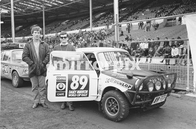 Allan Keefe - James Conroy
Daily Mirror London-Mexico World Cup Rally 1970. Austin Mini Cooper Four Door. Abandonó por llegar tarde en el control de Serbia.

Del 19 de Abril al 27 de Mayo, Londres - Mexico.
Superficie: tierra - asfalto.

ITINERARIO:
Reino Unido, Francia, Alemania Occidental, Austria, Hungría, Yugoslavia, Bulgaria, regreso a Yugoslavia, Italia, Sur de Francia, España, Portugal.
REINICIO:
Brasil, Uruguay, Argentina, Chile, regreso a Argentina, Bolivia, Perú, Ecuador, Colombia, Panamá, Costa Rica, Nicaragua, Honduras, El Salvador, Guatemala y México.

La prueba constaba de 29 tramos especiales con un total de 25.750.00 km incluyendo los tramos de enlace.

Tomaron la salida 96 equipos, finalizaron 26.
@
Palabras clave: Londres-Mexico;Austin;Cooper;1970