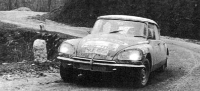 Rene Trautmann - Jean-Pierrie Hanrioud
Daily Mirror London-Mexico World Cup Rally 1970. Citröen DS21. Abandonó en Tacuarembo, por una salida de pista, Aunque pudo continuar, al final tuvo que abandonar.
La salida fue motivada por salir de un puente en curva muy fuerte.

Trautmann se quejaba desde el desembarque de Rio de Janeiro que el coche tenia problemas de suspension, los cuales no tenia cuando lo embarcó en Lisboa.

Anecdota:
Se dice que una vez habia abandonado, volvio a recorrer el tramo y se estrelló en el mismo sitio.

Del 19 de Abril al 27 de Mayo, Londres - Mexico.
Superficie: tierra - asfalto.

ITINERARIO:
Reino Unido, Francia, Alemania Occidental, Austria, Hungría, Yugoslavia, Bulgaria, regreso a Yugoslavia, Italia, Sur de Francia, España, Portugal.
REINICIO:
Brasil, Uruguay, Argentina, Chile, regreso a Argentina, Bolivia, Perú, Ecuador, Colombia, Panamá, Costa Rica, Nicaragua, Honduras, El Salvador, Guatemala y México.

La prueba constaba de 29 tramos especiales con un total de 25.750.00 km incluyendo los tramos de enlace.

Tomaron la salida 96 equipos, finalizaron 26.
@

Palabras clave: Rene_Trautmann;Londres-Mexico;Citroen;DS21;1970