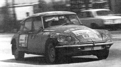 Rene Trautmann - Jean-Pierrie Hanrioud
Daily Mirror London-Mexico World Cup Rally 1970. Citröen DS21. Abandonó en Tacuarembo, por una salida de pista, Aunque pudo continuar, al final tuvo que abandonar.
La salida fue motivada por salir de un puente en curva muy fuerte.

Trautmann se quejaba desde el desembarque de Rio de Janeiro que el coche tenia problemas de suspension, los cuales no tenia cuando lo embarcó en Lisboa.

Anecdota:
Se dice que una vez habia abandonado, volvio a recorrer el tramo y se estrelló en el mismo sitio.

Del 19 de Abril al 27 de Mayo, Londres - Mexico.
Superficie: tierra - asfalto.

ITINERARIO:
Reino Unido, Francia, Alemania Occidental, Austria, Hungría, Yugoslavia, Bulgaria, regreso a Yugoslavia, Italia, Sur de Francia, España, Portugal.
REINICIO:
Brasil, Uruguay, Argentina, Chile, regreso a Argentina, Bolivia, Perú, Ecuador, Colombia, Panamá, Costa Rica, Nicaragua, Honduras, El Salvador, Guatemala y México.

La prueba constaba de 29 tramos especiales con un total de 25.750.00 km incluyendo los tramos de enlace.

Tomaron la salida 96 equipos, finalizaron 26.
@
Palabras clave: Rene_Trautmann;Londres-Mexico;Citroen;DS21;1970