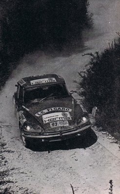 Rene Trautmann - Jean-Pierrie Hanrioud
Daily Mirror London-Mexico World Cup Rally 1970. Citröen DS21. Abandonó en Tacuarembo, por una salida de pista, Aunque pudo continuar, al final tuvo que abandonar.
La salida fue motivada por salir de un puente en curva muy fuerte.

Trautmann se quejaba desde el desembarque de Rio de Janeiro que el coche tenia problemas de suspension, los cuales no tenia cuando lo embarcó en Lisboa.

Anecdota:
Se dice que una vez habia abandonado, volvio a recorrer el tramo y se estrelló en el mismo sitio.

Del 19 de Abril al 27 de Mayo, Londres - Mexico.
Superficie: tierra - asfalto.

ITINERARIO:
Reino Unido, Francia, Alemania Occidental, Austria, Hungría, Yugoslavia, Bulgaria, regreso a Yugoslavia, Italia, Sur de Francia, España, Portugal.
REINICIO:
Brasil, Uruguay, Argentina, Chile, regreso a Argentina, Bolivia, Perú, Ecuador, Colombia, Panamá, Costa Rica, Nicaragua, Honduras, El Salvador, Guatemala y México.

La prueba constaba de 29 tramos especiales con un total de 25.750.00 km incluyendo los tramos de enlace.

Tomaron la salida 96 equipos, finalizaron 26.
@
Palabras clave: Rene_Trautmann;Londres-Mexico;Citroen;DS21;1970