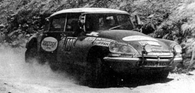 Guy Verrier - Francis Murac
Daily Mirror London-Mexico World Cup Rally 1970. Citröen DS 21. Abandonó en la ruta de los Incas, desconocemos el motivo.

Del 19 de Abril al 27 de Mayo, Londres - Mexico.
Superficie: tierra - asfalto.

ITINERARIO:
Reino Unido, Francia, Alemania Occidental, Austria, Hungría, Yugoslavia, Bulgaria, regreso a Yugoslavia, Italia, Sur de Francia, España, Portugal.
REINICIO:
Brasil, Uruguay, Argentina, Chile, regreso a Argentina, Bolivia, Perú, Ecuador, Colombia, Panamá, Costa Rica, Nicaragua, Honduras, El Salvador, Guatemala y México.

La prueba constaba de 29 tramos especiales con un total de 25.750.00 km incluyendo los tramos de enlace.

Tomaron la salida 96 equipos, finalizaron 26.
@
Palabras clave: Londres-Mexico;Citroen;DS21;1970