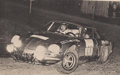 Jean-Luc Thérier - Marcel Callewaert
19º RAC Rally 1970. Alpine-Renault A110 1600 (8040 QS 76). Abandonó por el eje de transmisión (cardán).
Alpine Renault

Del 13 al 18 de Noviembre, Londres.
Superficie: tierra.

El Rally tenia un total de 600.00 km cronometrados divididos en 2 etapas y 82 tramos especiales.

1ª ETAPA
Se dio la salida el sábado dia 14 a las 13:30 h y terminó el lunes dia 16 a las 13:45 h.

2ª ETAPA
Se dio la salida el martes dia 17 a las 11:45 y terminó el miercoles dia 18 a las 17:00 h.

Tomaron la salida 196 equipos, finalizaron 67.
@
Palabras clave: Renault;Alpine;A110;Gran_Bretaña;1970;RAC_Rally