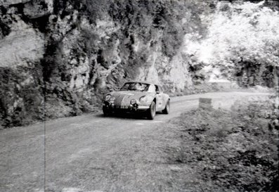 Jean Vinatier - Lucette Pointet
31º Coupe des Alpes 1971. Alpine-Renault A110 1600 S (54 GX 76). Clasificado 2º.

Del 25 al 26 de Junio, Uriage-Marseille.
Superficie: asfalto.

La prueba tenia un total de 1420.00 km de los que 800.00 km eran cronometrados.

No sabemos cuantos equipos tomaron la salida, finalizaron 36.@
Palabras clave: Renault;Alpine;Alpes;1971