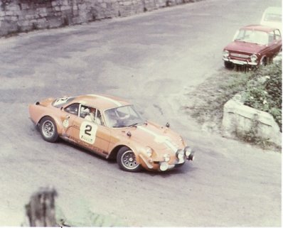 Estanislao Reverter - Eloy Rodrà­guez
8º Rally Principe de Asturias 1971, Alpine-Porsche (Alpinche), Clasificado 3º.
22-24 Octubre. Coef.6 Puntuable para el Campeonato Europa de Rallyes para conductores.
El Rally tenia un total de 1673 Km de los que 239.9 Km divididos en 26 tramos, eran especiales.
Seinscribieron 71 participantes, tomaron la salida 53, finalizaron 20.@
Palabras clave: Estanislao_Reverter;Eloy_Rodríguez;Asturias;Alpine;Porsche;Alpinche;1971