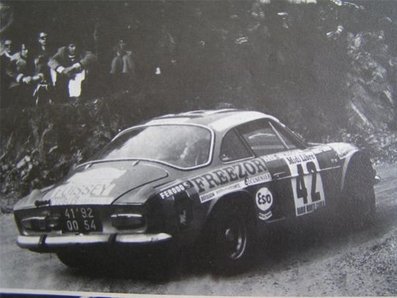 Francis Roussely - Michel Borens
15º Critérium International des Cévennes 1971. Alpine-Renault A110 1600S (4192 QO 54). Clasificado 4º.

Del 27 al 28 de Noviembre, Montpellier.
Superficie: asfalto.

La prueba tenia un total 839.60 km de los que 315.20 km divididos en 18 tramos eran especiales.(1 de ellos fue cancelado SS9 Saint-Julien - Saint-Bresson 1 de 10.50 km).

Tomaron la salida 72 equipos, finalizaron 43.@
Palabras clave: Criterium_Cevennes;Renault;Alpine;A110;1971