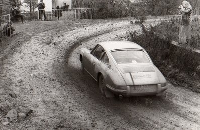 Giorgio Taufer - Toni Bond
4º Rally dell'Isola d'Elba 1971. Porsche 911 S. Clasificado 4º.

Del 1 al 3 de Abril, Portoferraio.
Superficie: asfalto.

La prueba constaba 2 etapas y 114.20 km cronometrados divididos en 14 tramos especiales.

Tomaron la salida 85 equipos, finalizaron 20.@
Palabras clave: Porsche;Elba;1971