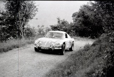 Jacques Henry - Bernard-Etienne Grobot
31º Coupe des Alpes 1971. Alpine-Renaul A110 1600 S (520 FX 70). Clasificado 5º

Del 25 al 26 de Junio, Uriage-Marseille.
Superficie: asfalto.

La prueba tenia un total de 1420.00 km de los que 800.00 km eran cronometrados.

No sabemos cuantos equipos tomaron la salida, finalizaron 36.@
Palabras clave: Renault;Alpine;Alpes;1971