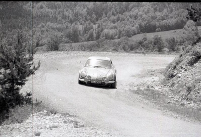 Jacques Henry - Bernard-Etienne Grobot
31º Coupe des Alpes 1971. Alpine-Renaul A110 1600 S (520 FX 70). Clasificado 5º

Del 25 al 26 de Junio, Uriage-Marseille.
Superficie: asfalto.

La prueba tenia un total de 1420.00 km de los que 800.00 km eran cronometrados.

No sabemos cuantos equipos tomaron la salida, finalizaron 36.@
Palabras clave: Renault;Alpine;Alpes;1971