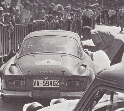 Lucas Sainz - Rizos Muñoz
5º Rallye de Orense 1971. Alpine-Renault A110 1500 (FASA-Renault). Clasificado 5º.
19-20 Junio. Coef.4
El Rally tenia un total de 598 Km de los que 112,4 Km divididos en 14 tramos, earn especiales.
Se inscribieron 58 participantes, tomaron la salida 42, finalizaron 27.
Palabras clave: Alpine;Renault;Orense;1971;Parque_Cerrado