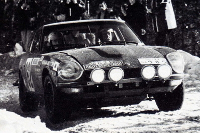 Rauno August Aaltonen - Paul Easter
40º Rallye Automobile de Monte-Carlo 1971. Datsun 240Z (TKS33SA985). Clasificado 5º.

Del 22 al 29 de Enero, Monte-Carlo.
Superficie: asfalto - nieve con 455,90 km cronometrados.

Para el tramo final, Col des Banquettes - Col de la Madonne de Gorbio de 28.00 km calificaron 60 equipos, a partir de la posición 23 los equipos fueron clasificados oficialmente hasta el 30.

Se inscribieron 282 equipos, tomaron la salida 224, finalizaron 30.
@
Palabras clave: ;Datsun;Montecarlo;1971;nieve