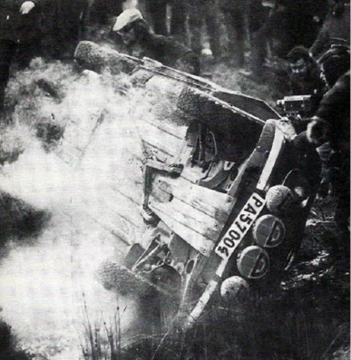 Per Eklund - Sölve Andreasson
20º Daily Mirror RAC Rally 1971. Saab 96 V4 (PA-57004). Clasificado 7º.

Del 20 al 25 de Noviembre, Harrogate, Yorkshire, Inglaterra.
Superficie: tierra - nieve.

El Rally tenia un total de 646.90 km cronometrados divididos en 77 tramos especiales. (13 de ellos no se disputaron, SS11, SS12, SS23, SS27, SS28, SS32,SS33;SS35,SS36, SS37,SS38,SS39 y SS51, total 105.41 km cancelados)

Tomaron la salida 231 equipos, finalizaron 104.@
Palabras clave: ;Sölve_Andreasson;Saab;V4;Gran_Bretaña;1971;Daily_Mirror;RAC_Rally;Crash;Inglaterra