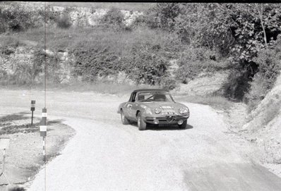 Michele Vallet - Marie-France Saulnier
31º Coupe des Alpes 1971. Alfa Romeo Duetto (2118 XG 75). Clasificado 11º.

Del 25 al 26 de Junio, Uriage-Marseille.
Superficie: asfalto.

La prueba tenia un total de 1420.00 km de los que 800.00 km eran cronometrados.

No sabemos cuantos equipos tomaron la salida, finalizaron 36.@
Palabras clave: Alfa_Romeo;Alpes;1971