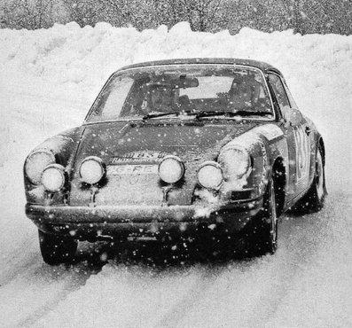 Rudi Eberhardt - Klaus Haase
40º Rallye Automobile de Monte-Carlo 1971. Porsche 911 S 2.2 (HG-RE 70). Clasificado 14º.
Del 22 al 29 de Enero, Monte-Carlo.
Superficie: asfalto - nieve con 455,90 km cronometrados.
Para el tramo final, Col des Banquettes - Col de la Madonne de Gorbio de 28.00 km calificaron 60 equipos, a partir de la posición 23 los equipos fueron clasificados oficialmente hasta el 30.
Se inscribieron 282 equipos, tomaron la salida 224, finalizaron 30.@
Palabras clave: Porsche;Montecarlo;1971;Nieve