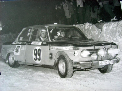 Hannelore Werner - Oda Dencker-Andersen
40º Rallye Automobile de Monte-Carlo 1971. BMW 2002 Ti (M-YC 1690). Clasificada 17ª absoluta y 1ª en Copa de Damas.
Del 22 al 29 de Enero, Monte-Carlo.
Superficie: asfalto - nieve con 455,90 km cronometrados.
Para el tramo final, Col des Banquettes - Col de la Madonne de Gorbio de 28.00 km calificaron 60 equipos, a partir de la posición 23 los equipos fueron clasificados oficialmente hasta el 30.
Se inscribieron 282 equipos, tomaron la salida 224, finalizaron 30.@
Palabras clave: ;BMW;Montecarlo;1971;nieveWomens;Mujeres