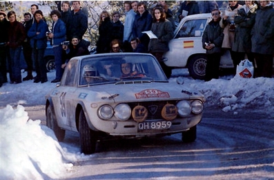 Rosemary Smith - Alice Watson
40º Rallye Automobile de Monte-Carlo 1971. Lancia Fulvia 1.6 Coupé HF (QH 8959). Clasificada 18ª y 2ª en Copa de Damas.
Del 22 al 29 de Enero, Monte-Carlo.
Superficie: asfalto - nieve con 455,90 km cronometrados.
Para el tramo final, Col des Banquettes - Col de la Madonne de Gorbio de 28.00 km calificaron 60 equipos, a partir de la posición 23 los equipos fueron clasificados oficialmente hasta el 30.
Se inscribieron 282 equipos, tomaron la salida 224, finalizaron 30.@
Palabras clave: Lancia;Fulvia;Montecarlo;1971;Womens;Mujeres