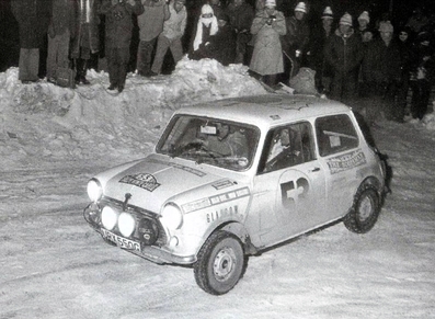 Andy Cowan - Syer
40º Rallye Automobile de Monte-Carlo 1971. BLMC Mini Cooper S. Clasificado 21º.
Se inscribieron 282 equipos, tomaron la salida 224, finalizaron 30.@
Palabras clave: ;Mini;Cooper;Montecarlo;1971;Nieve