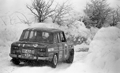 Jovica Palikovic - Nenad Juranic
40º Rallye Automobile de Monte-Carlo 1971. Renault R8 Gordini (RP 624 3). Clasificado 30º.

Del 22 al 29 de Enero, Monte-Carlo.
Superficie: asfalto - nieve con 455,90 km cronometrados divididos en 17 tramos especiales.
Para el tramo final, Col des Banquettes - Col de la Madonne de Gorbio de 28.00 km calificaron 60 equipos, a partir de la posición 23 los equipos fueron clasificados oficialmente hasta el 30.
Se inscribieron 282 equipos, tomaron la salida 224, finalizaron 30.

©  Jordi Viñals
@@
Palabras clave: Renault;Gordini;Montecarlo;1971