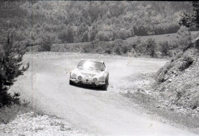Claudine Trautmann-Bouchet - Dominique Laurent
31º Coupe des Alpes 1971. Alpine-Renault A110. Abandonó por accidente.

Del 25 al 26 de Junio, Uriage-Marseille.
Superficie: asfalto.

La prueba tenia un total de 1420.00 km de los que 800.00 km eran cronometrados.

No sabemos cuantos equipos tomaron la salida, finalizaron 36.@
Palabras clave: Renault;Alpine;Alpes;1971