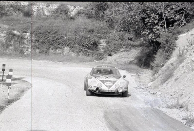 Annick Girard - Marie Odile Desvignes
31º Rally Coupe del Alpes 1971. Alpine-Renault A110 1600 S (1625 SY 38).
Clasificada 5ª y 1ª en Coupe de Dames para el Criteriums France Championship (coef 4).

Del 25 al 26 de Junio, Uriage-Marseille.
Superficie: asfalto.

La prueba tenia un total de 1420.00 km de los que 800.00 km eran cronometrados.

No sabemos cuantos equipos tomaron la salida, finalizaron 36.
@
Palabras clave: Renault;Alpine;Alpes;1971;Mujeres;Womens