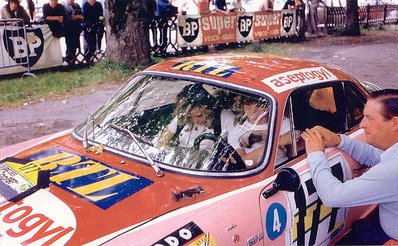 Annick Girard - Marie Odile Desvignes
31º Rally Coupe des Alpes 1971. Alpine-Renault A110 1600 S (1625 SY 38).
Clasificada 5ª y 1ª en Coupe de Dames para el Criteriums France Championship (coef 4).

Del 25 al 26 de Junio, Uriage-Marseille.
Superficie: asfalto.

La prueba tenia un total de 1420.00 km de los que 800.00 km eran cronometrados.

No sabemos cuantos equipos tomaron la salida, finalizaron 36.
@

Palabras clave: Renault;Alpine;Alpes;1971;Personajes;Mujeres;Womens