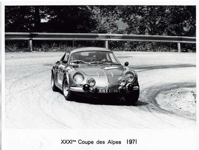 Jean Louis Casalengo - Roger Baud
31º Coupe des Alpes 1971. Alpine-Renaul A110 1600 S (8163 RT 06).
Abandonó por la junta de culata para el Criteriums France Championship (coef 4).

Del 25 al 26 de Junio, Uriage-Marseille.
Superficie: asfalto.

La prueba tenia un total de 1420.00 km de los que 800.00 km eran cronometrados.

No sabemos cuantos equipos tomaron la salida, finalizaron 36.@

Palabras clave: Renault;Alpine;Alpes;1971