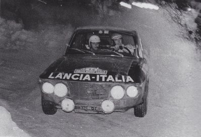 Sandro Munari - Mario Mannucci
41º Rallye Automobile de Monte-Carlo 1972. Lancia Fulvia 1.6 Coupé HF (TO E24266). Clasificado 1º.

Del 21 al 28 de Enero, Monte-Carlo.
Superficie: asfalto - nieve.

El Rally constaba de 2 etapas y 437.50 km cronometrados divididos en 16 tramos especiales.

Se inscribieron 299 equipos, tomaron la salida 264, finalizaron 40.@
Palabras clave: Sandro_Munari;Mario_Mannucci;Montecarlo;Lancia;Fulvia;1972;Nieve