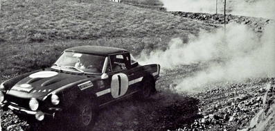 Luciano Trombotto - Maurizio Enrico
20º Acropolis Rally 1972. Fiat 124 Sport Spider. Clasificado 4º.

Del 25 al 28 de Mayo, Atenas.
Superficie: tierra.

El Rally constaba de 2 etapas y 435.40 km cronometrados divididos en 38 tramos especiales (4 de ellos fueron cancelados SS5 Pavliani, SS16 Askos, SS35 y SS37).

Tomaron la salida 98 equipos, finalizaron 13.@
Palabras clave: Fiat;Spyder;Acropolis;Grecia;1972