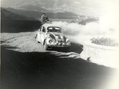 Janger Günther - Walter Wessiak
5º Rally dell'Isola d'Elba - 10º Trofeo Bettoja 1972. Volkswagen 1302 S (S117.238). Clasificado 5º.

Del 6 al 8 de Abril, Portoferraio.
Superficie: tierra.

El Rally tenia un total de 194.08 km cronometrados divididos en 2 etapas y 26 tramos especiales.

Tomaron la salida 107 equipos, finalizaron 27.@
Palabras clave: Volkswagen;Elba;1972