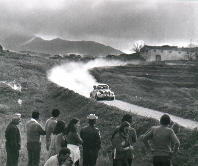 Janger Günther - Walter Wessiak
5º Rally dell'Isola d'Elba - 10º Trofeo Bettoja 1972. Volkswagen 1302 S (S117.238). Clasificado 5º.

Del 6 al 8 de Abril, Portoferraio.
Superficie: tierra.

El Rally tenia un total de 194.08 km cronometrados divididos en 2 etapas y 26 tramos especiales.

Tomaron la salida 107 equipos, finalizaron 27.@
Palabras clave: Volkswagen;Elba;1972