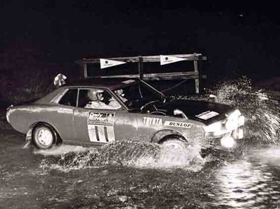 Ove Andersson - Geraint Phillips
21º Daily Mirror RAC Rally 1972. Toyota Celica. Clasificado 9º.

Del 2 al 5 de Diciembre, York.
Superficie: tierra.

El Rally constaba de 440.24 km divididos en 3 etapas y 72 tramos cronometrados (2 de ellos fueron cancelados SS13 Unipart E y SS26 Unipart O).

Tomaron la salida 192 equipos, finalizaron 80.@
Palabras clave: Ove_Andersson;Geraint_Phillips;Toyota;Celica;Gran_Bretaña;1972