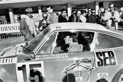 Björn Waldegård - Hans Thorszelius
41º Rallye Automobile de Monte-Carlo 1972. Porsche 911 S (S-AK 1337). Abandonó por accidente.

Del 21 al 28 de Enero, Monte-Carlo.
Superficie: asfalto - nieve.

El Rally constaba de 2 etapas y 437.50 km cronometrados divididos en 16 tramos especiales.

Se inscribieron 299 equipos, tomaron la salida 264, finalizaron 40.@
Palabras clave: ;Hans_Thorszelius;Montecarlo;1972;Personajes
