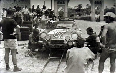 Bernard Darniche - Alain Mahé
16º Rallye du Maroc 1973. Alpine-Renault A110 1800 (3698 HK 76). Clasificado 1º.

Del 8 al 13 de Mayo, Rabat, Casablanca.
Superficie: asfalto - tierra.

El Rally tenia un total de 5303.00 km de los que 1210.00 km divididos en 11 tramos eran especiales.

Kilómetros de los tramos:

1ª ETAPA
SS1 El Khatouat de 95.00 km.
SS2 Col du Zegota de 30.00 km.
SS3 Kettama de 40.00 km.
SS4 Tleta - Kettama de 30.00 km.

TOTAL ETAPA 195.00 km.

2ª ETAPA
SS5 Missour de 175 km.
SS6 Rich de 205 km.

TOTAL ETAPA 380.00 km.

3ª ETAPA
SS7 Tizi N'Test de 87 km.
SS8 Foum Zguid de 200.00 km.
SS9 Tazenakht de 92 km.
SS10 Ntchka de 20 km.
SS11 Rissani de 236 km.

TOTAL ETAPA 635.00 km.
TOTAL 1210 KM.

Tomaron la salida 66 equipos, finalizaron 12.
@
Palabras clave: ;Alpine;Marruecos;A110;1973