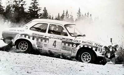Timo Mäkinen - Henry Liddon
23º Jyväskylän Suurajot - Rally of the 1000 Lakes 1973. Ford Escort RS1600 MKI (YEV207L). Clasificado 1º.

Del 3 al 5 de Agosto, Jyväskylä.
Superficie: tierra.

El Rally tenia un total de 2079.00 km de los que 517.20 km divididos en 43 tramos eran especiales.

Se inscribieron 122 equipos, tomaron la salida 109, finalizaron 55.@
Palabras clave: Timo_Makinen;Ford;Escort;RS;MKI;Finlandia;1973;MKI