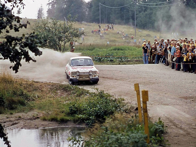 Timo Mäkinen - Henry Liddon
23º Jyväskylän Suurajot - Rally of the 1000 Lakes 1973. Ford Escort RS1600 MKI (YEV207L). Clasificado 1º.

Del 3 al 5 de Agosto, Jyväskylä.
Superficie: tierra.

El Rally tenia un total de 2079.00 km de los que 517.20 km divididos en 43 tramos eran especiales.

Se inscribieron 122 equipos, tomaron la salida 109, finalizaron 55.@
Palabras clave: Timo_Makinen;Ford;Escort;RS;Finlandia;1973;MKI