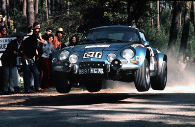 Jean-Luc Thérier - Jacques Jaubert
7º Rali Internacional TAP 1973. Alpine-Renault A110 1800 (8691 HG 76) Clasificado 1º.

Del 13 al 18 de Marzo, Estoril, Cascais, Lisboa, Portugal.
Superficie: asfalto - tierra.

El Rally tenia un total de 4600.00 km de los que 397.50 km divididos en 32 tramos eran especiales.

Se inscribieron 90 equipos, tomaron la salida 79, finalizaron 23.@
Palabras clave: ;Renault;Alpine;A110;Portugal;1973