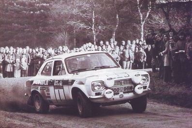 Roger Clark - Tony Mason
22º Daily Mirror RAC Rally 1973. Ford Escort RS1600 MKI (OOO 96M). Clasificado 2º.

Del 17 al 21 de Noviembre, London, York, Inglaterra.
Superficie: tierra - barro.

El Rally tenia un total de 3020 km de los que 540.02 km divididos en 80 tramos eran especiales.
10 de ellos fueron cancelados:
SS4 Bildworth de 2.41 km
SS5 Harlow de 2.41 km
SS8 Common de 3.22 km
SS9 Quarry de 2.41 km
SS10 Ludlow de 3.22 km
SS54 Rest and Be Thankful de 1.61 km
SS55 Strachur de 4.83 km
SS56 Loch Eck de 3.22 km
SS57 Loch Eckside de 9.66 km
SS58 Ardgartan de 4.83 km

Se inscribieron 241 equipos, tomaron la salida 198, finalizaron 91.@
Palabras clave: Roger_Clark;Ford;Escort;RS;MKI;MKI;1973;RAC_Rally;Daily_Mirror