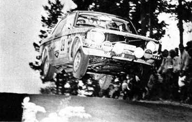 Markku Alén - Juhani Toivonen
23º Jyväskylän Suurajot - Rally of the 1000 Lakes 1973. Volvo 142 (ABA 999). Clasificado 2º.

Del 3 al 5 de Agosto, Jyväskylä.
Superficie: tierra.

El Rally tenia un total de 2079.00 km de los que 517.20 km divididos en 43 tramos eran especiales.

Se inscribieron 122 equipos, tomaron la salida 109, finalizaron 55.@
Palabras clave: Markku_Alen;Finlandia;Volvo;1973;