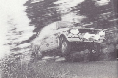 Markku Alén - Juhani Toivonen
23º Jyväskylän Suurajot - Rally of the 1000 Lakes 1973. Volvo 142 (ABA 999). Clasificado 2º.

Del 3 al 5 de Agosto, Jyväskylä.
Superficie: tierra.

El Rally tenia un total de 2079.00 km de los que 517.20 km divididos en 43 tramos eran especiales.

Se inscribieron 122 equipos, tomaron la salida 109, finalizaron 55.@
Palabras clave: Markku_Alen;Finlandia;Volvo;1973;