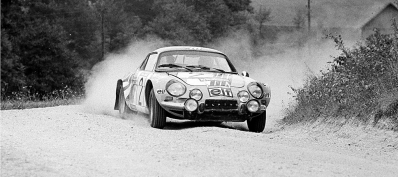 Bernard Darniche - Alain Mahé
44º Österreichische Alpenfahrt 1973. Renault-Alpine A110 1800 (6886 HM 76). Clasificado 2º.

Del 12 al 14 de Septiembre, Baden, Austria.
Superficie: tierra.

El Rallye tenia un total de 2,314.50 km de los que 324,50 km divididos en 31 tramos eran especiales (2 de ellos fueron cancelados, SS2 y SS22).

Se inscribieron 97 equipos, tomaron la salida 97, finalizaron 25.@
Palabras clave: ;Austria;Renault;Alpine;A110;1973