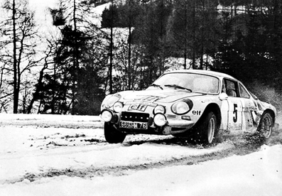 Jean-Francois Piot - Jean de Alexandris
17º Tour de Corse 1973. Alpine-Renault A110 1800 (6886 HM 76). Clasificado 2º.

Del 1 al 2 de Diciembre, Ajaccio, Córcega, Francia.
Superficie: asfalto - nieve.

El Rally tenia un total de 1080 km de los que 511.70 km divididos en 21 tramos eran especiales.
8 de ellos fueron cancelados, de SS8 a SS15).
SS8 Argiusta - Forciolo de 15.40 km.
SS9 Bottacina - Cortichiato de 10.50 km.
SS10 Tavera - Bastelica de 17.10 km.
SS11 Bastelica - Cauro de 18.80 km.
SS12 Panelca - Ghisoni de 34.60 km.
SS13 Ghisoni - Cross de 16.60 km.
SS14 Muracciole - Rospigliani de 13.00 km.
SS15 Ponte Leccia - Morosaglia de 13.90 km.

Se inscribieron 50 equipos, tomaron la salida 50, finalizaron 22.@
Palabras clave: ;Renault;Alpine;Corse;A110;Corcega;1973;Nieve