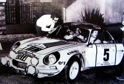 Jean-Francois Piot - Jean de Alexandris
17º Tour de Corse 1973. Alpine-Renault A110 1800 (6886 HM 76). Clasificado 2º.

Del 1 al 2 de Diciembre, Ajaccio, Córcega, Francia.
Superficie: asfalto - nieve.

El Rally tenia un total de 1080 km de los que 511.70 km divididos en 21 tramos eran especiales.
8 de ellos fueron cancelados, de SS8 a SS15).
SS8 Argiusta - Forciolo de 15.40 km.
SS9 Bottacina - Cortichiato de 10.50 km.
SS10 Tavera - Bastelica de 17.10 km.
SS11 Bastelica - Cauro de 18.80 km.
SS12 Panelca - Ghisoni de 34.60 km.
SS13 Ghisoni - Cross de 16.60 km.
SS14 Muracciole - Rospigliani de 13.00 km.
SS15 Ponte Leccia - Morosaglia de 13.90 km.

Se inscribieron 50 equipos, tomaron la salida 50, finalizaron 22.@
Palabras clave: ;Renault;Alpine;Corse;A110;Corcega;1973;Personajes