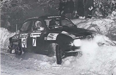 Per Eklund - Rolf Carlsson
24º International Swedish Rally 1973. Saab 96 V4 (ENW 084). Clasificado 2º.

1973 fue el único año en la historia del Rally de Suecia en el que no se permitieron neumáticos con clavos.

Del 15 al 18 de Febrero, Karlstad , Suecia.
Superficie: nieve - hielo.

El Rally tenia un total de 802.00 km cronometrados divididos en 3 etapas y 37 tramos especiale (5 de ellos fue cancelado SS11 Stöllet - Stöllet de 20.00 km, SS17, SS18, SS19 y SS31 Stöllet - Stöllet 2 de 20.00 km).

Tomaron la salida 136 equipos, finalizaron 40.
@
Palabras clave: Per_Eklund;Saab;Suecia;1973;nieve