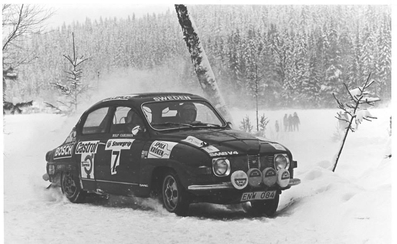Per Eklund - Rolf Carlsson
24º International Swedish Rally 1973. Saab 96 V4 (ENW 084). Clasificado 2º.

1973 fue el único año en la historia del Rally de Suecia en el que no se permitieron neumáticos con clavos.

Del 15 al 18 de Febrero, Karlstad , Suecia.
Superficie: nieve - hielo.

El Rally tenia un total de 802.00 km cronometrados divididos en 3 etapas y 37 tramos especiale (5 de ellos fue cancelado SS11 Stöllet - Stöllet de 20.00 km, SS17, SS18, SS19 y SS31 Stöllet - Stöllet 2 de 20.00 km).

Tomaron la salida 136 equipos, finalizaron 40.
@
Palabras clave: ;Saab;Suecia;1973;nieve