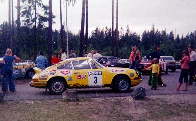 Leo Kinnunen - Atso Aho
23º Jyväskylän Suurajot - Rally of the 1000 Lakes 1973. Porsche 911 Carrera (S-AR 7909). Clasificado 3º.

Del 3 al 5 de Agosto, Jyväskylä.
Superficie: tierra.

El Rally tenia un total de 2079.00 km de los que 517.20 km divididos en 43 tramos eran especiales.

Se inscribieron 122 equipos, tomaron la salida 109, finalizaron 55.@
Palabras clave: ;Porsche;Finlandia;1973;Parque_Cerrado